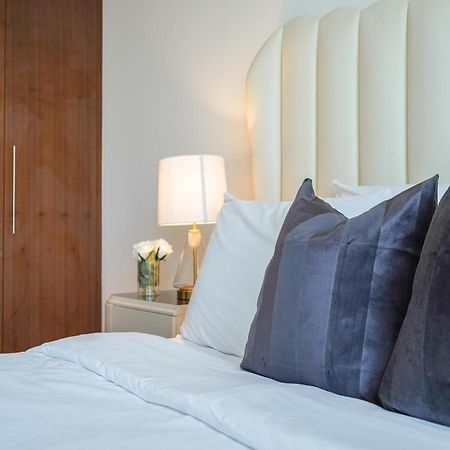 Luxurious Stylish Apartments Across Dubai Mall Burj Khalifa City Views エクステリア 写真